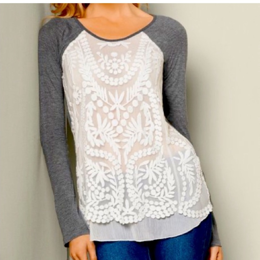 VENUS Gray and White/Cream Layered Embroidered Long Sleeve Top Size Medium